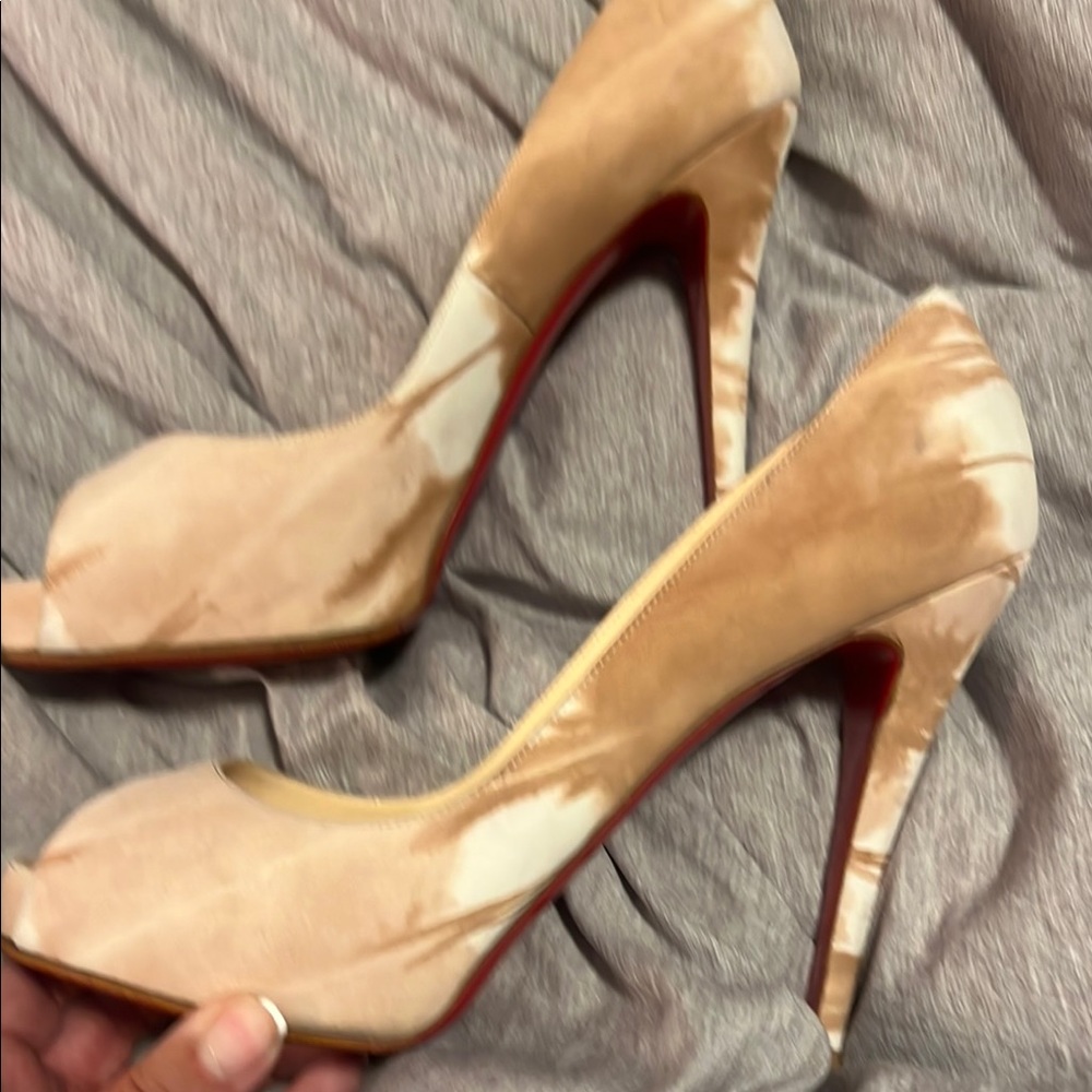 Christian Louboutin Cream Peep-Toe Heels - Picture 4 of 8